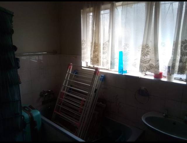 3 BEDROOM HOUSE FOR SALE IN VANDERBIJLPARK CE 2..